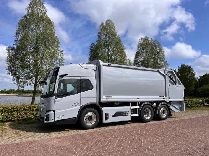 Primeur voor HVC - FM Low Entry (1)