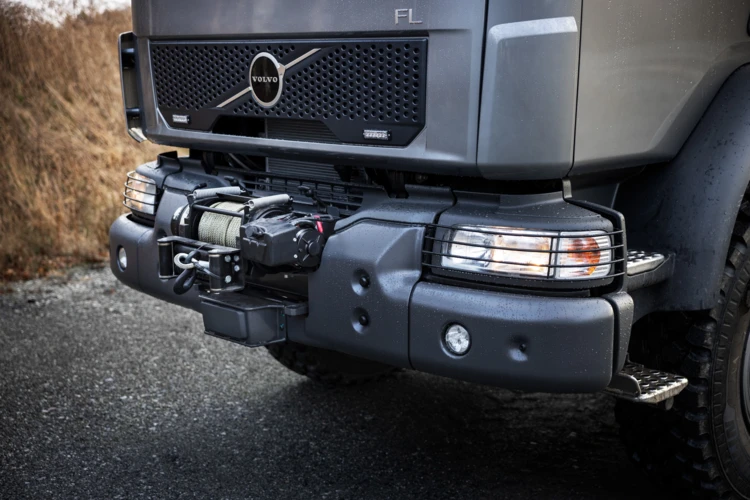 Volvo FL 4x4 front