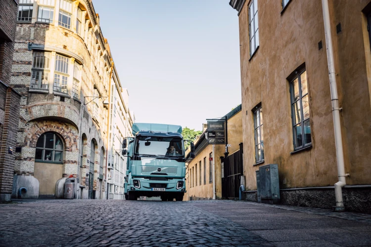 Volvo FL Electric in de stad header