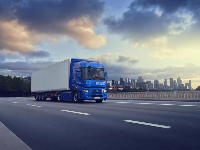 Paashuis-Renault-Trucks-E-Tech-T-road
