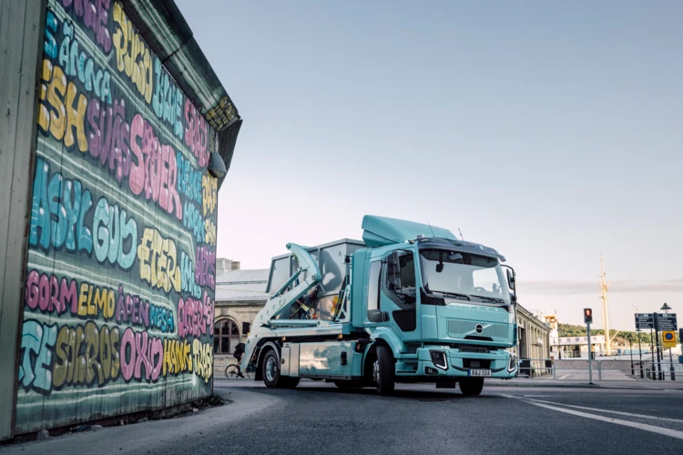 Paashuis-Volvo-Trucks-FL-Electric-05