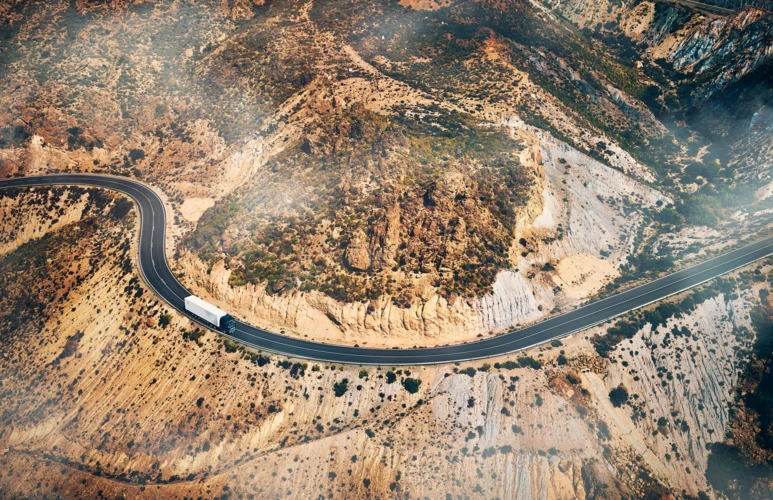 Volvo_Trucks-Paashuis-Volvo_FH16_Aero_04